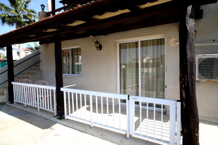 petsas apartments and tavern