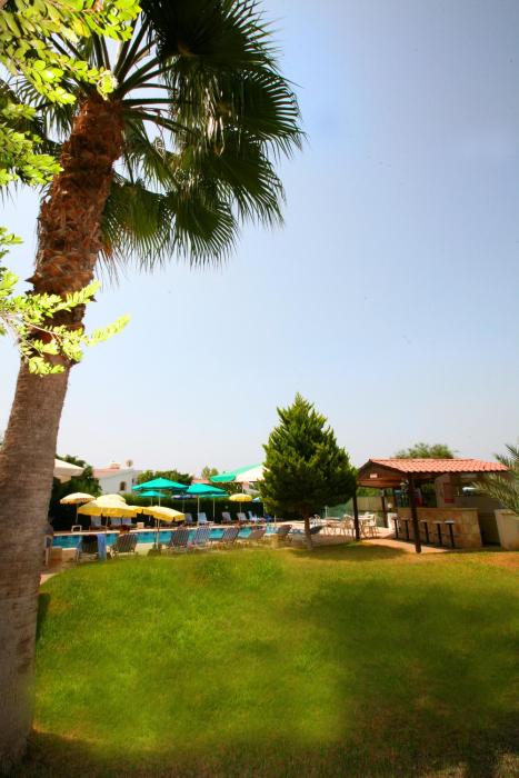 petsas apartments and tavern