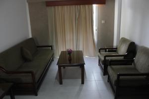 petsas apartments and tavern