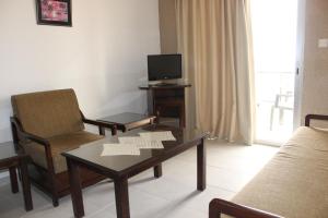 petsas apartments and tavern