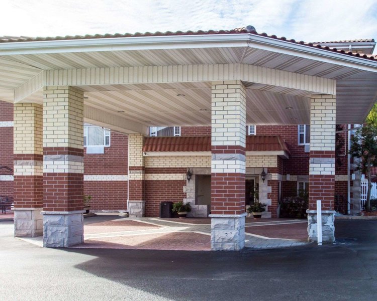 comfort suites airport