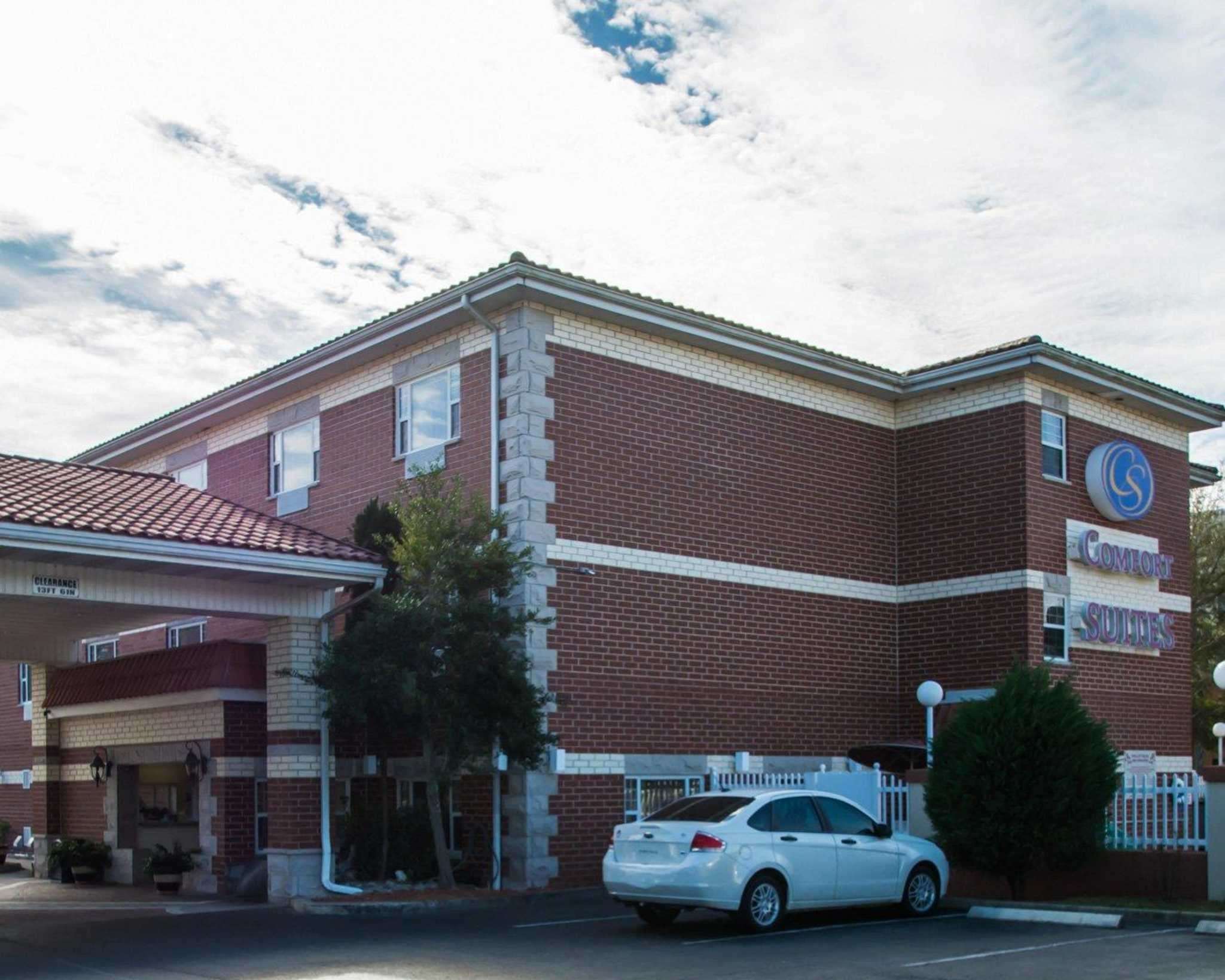 comfort suites airport