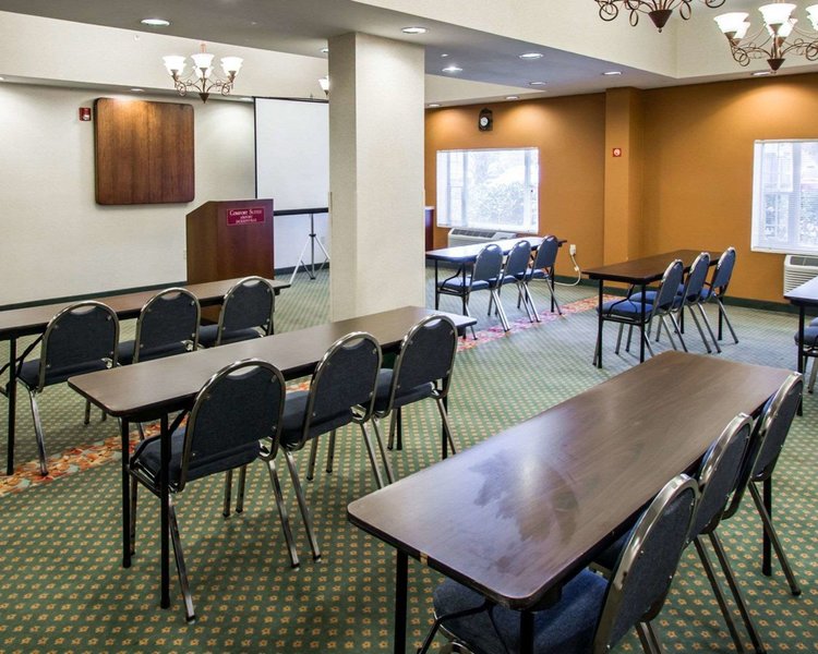 comfort suites airport