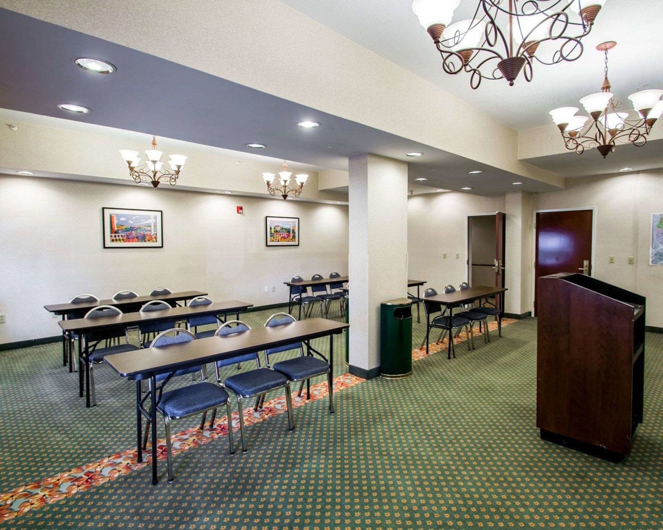 comfort suites airport