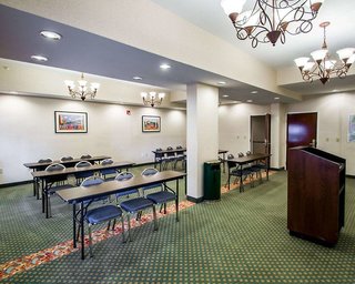 comfort suites airport