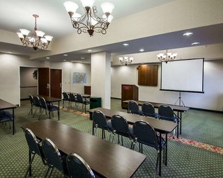 comfort suites airport