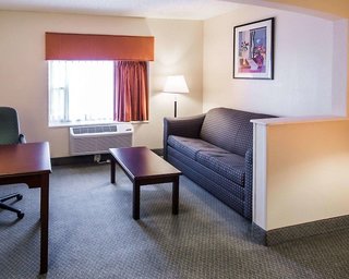 comfort suites airport