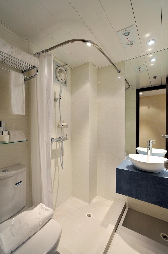 mingle place with the star