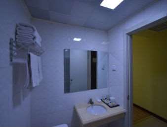 7 Days Inn Huludao Railway Station Plaza,,2 star