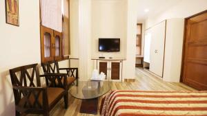 Pals Inn,New Delhi>>Delhi,3 star