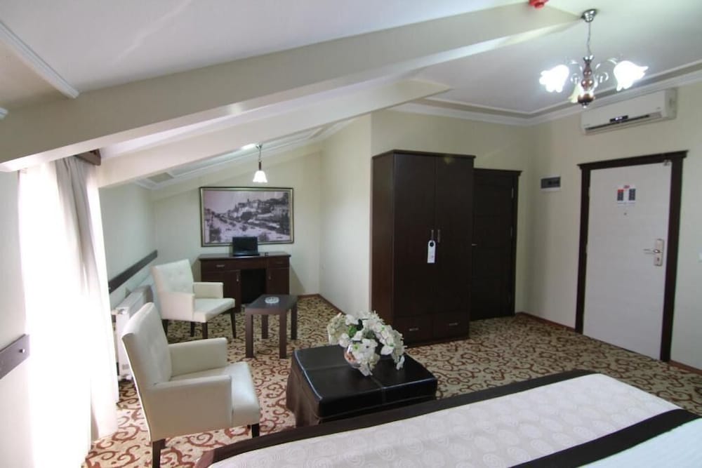 teona hotel