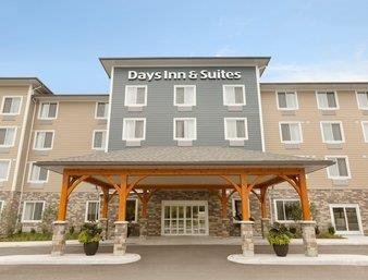 Days Inn & Suites By Wyndham Lindsay