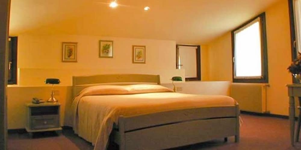 Albergo Alla Pineta,Montebelluna>>Caerano Di San Marco,3 star