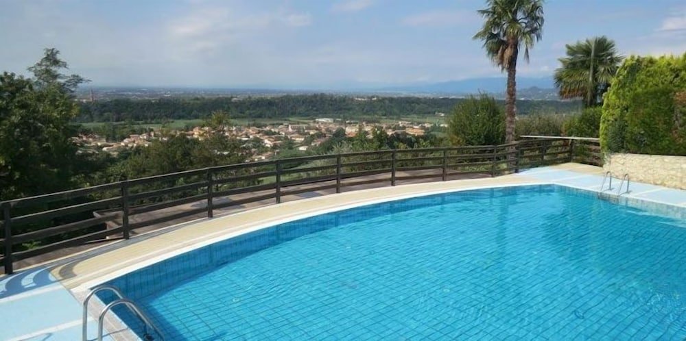 Albergo Alla Pineta,Montebelluna>>Caerano Di San Marco,3 star