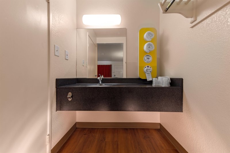 motel 6 omaha central