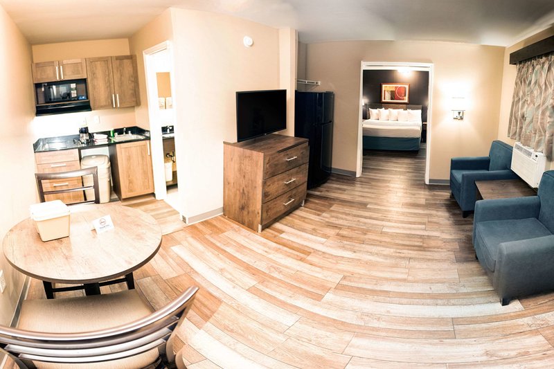 hometowne studios and suites by red roof charlotte ballantyne