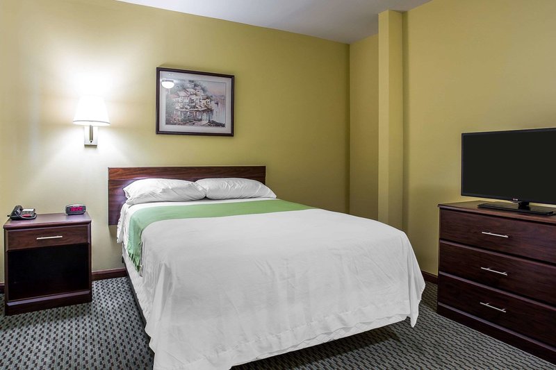 hometowne studios and suites by red roof charlotte ballantyne