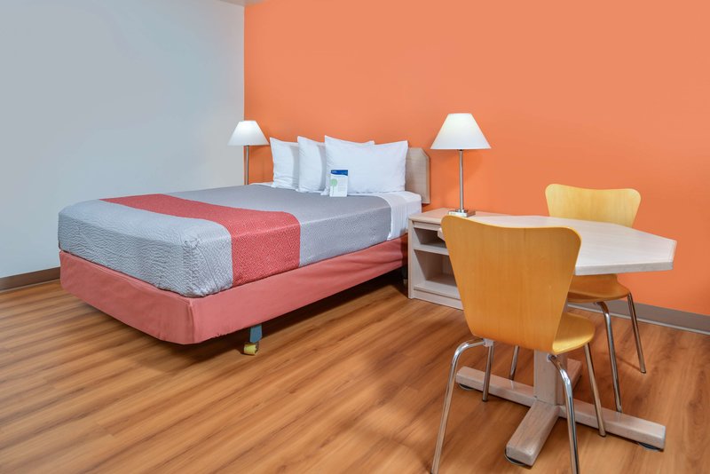 motel 6 salem or expo center