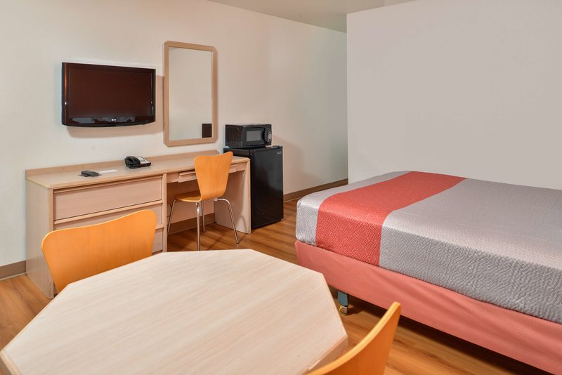 motel 6 salem or expo center
