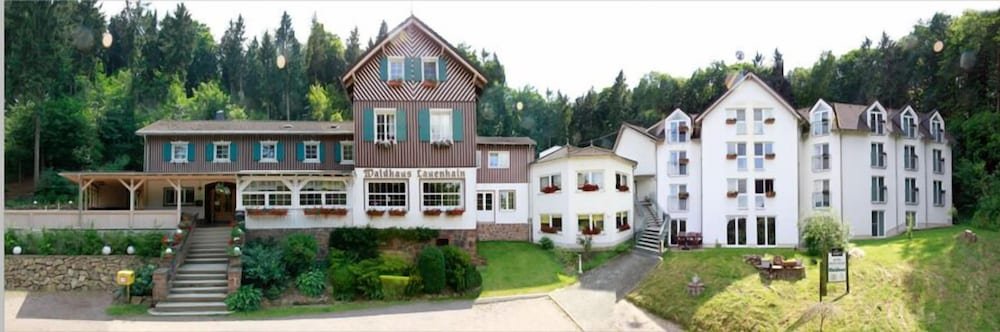 Waldhaus Lauenhain,,2 star