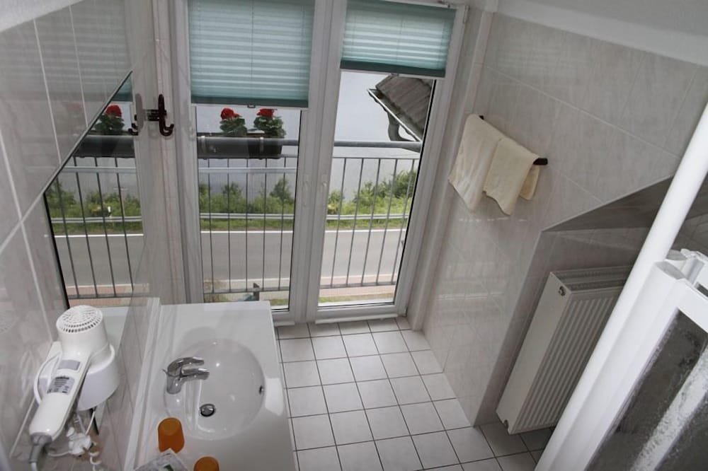 Waldhaus Lauenhain,,2 star