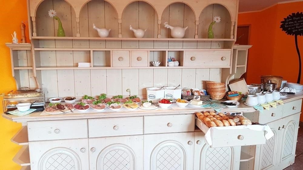 Waldhaus Lauenhain,,2 star