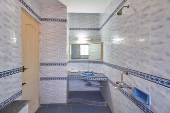 Hotel Saratharajans,Near Meenakshi Amman Temple,3 star