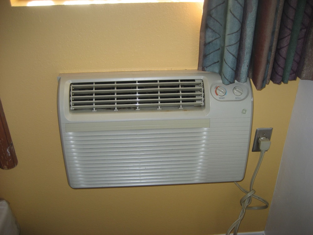 walls motel long beach