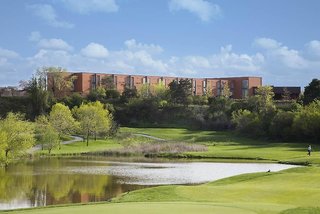 hotel carlingview toronto airport