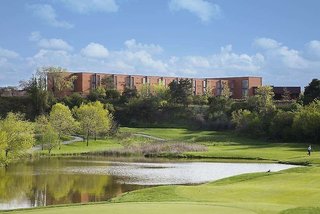 hotel carlingview toronto airport