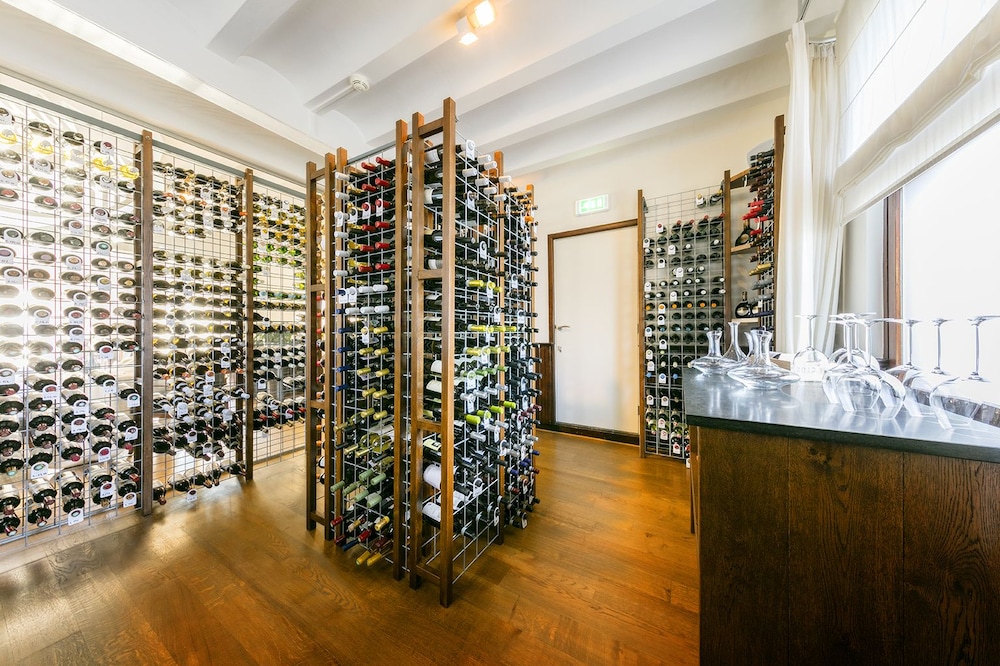 hotel restaurant valuas