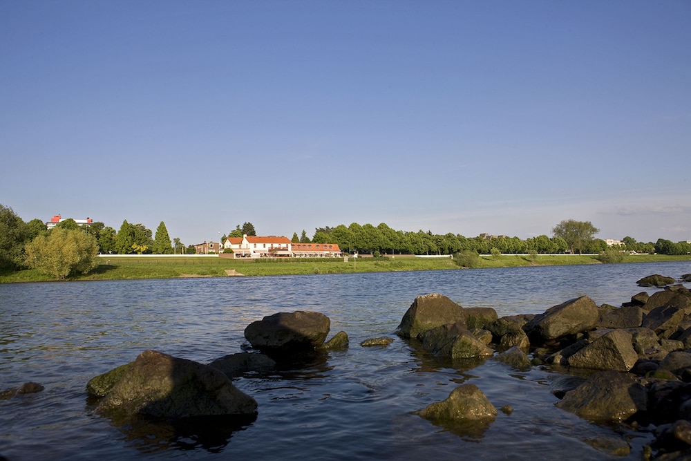 hotel restaurant valuas