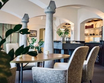 hotel restaurant valuas