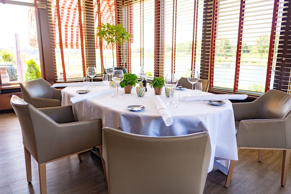 hotel restaurant valuas