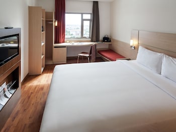 ibis saigon south