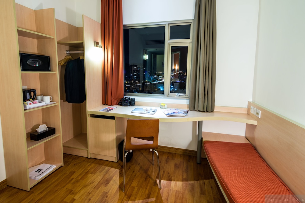 ibis saigon south