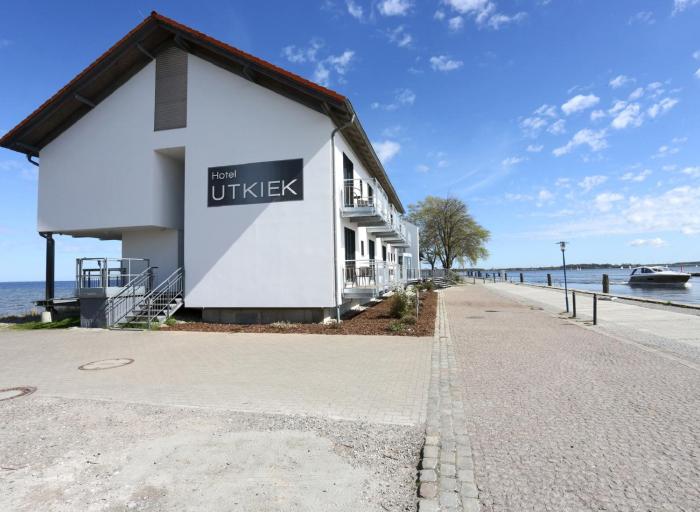 hotel and restaurant utkiek