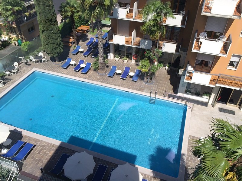 hotel la perla