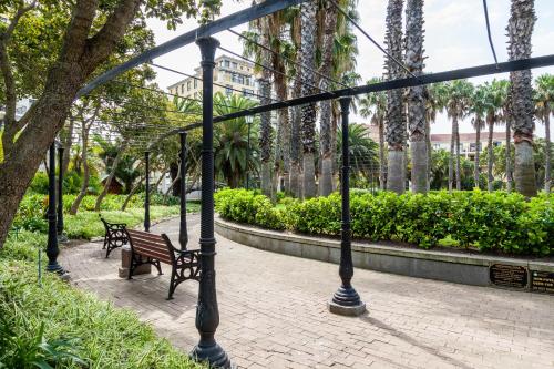 island club hotel and apartments