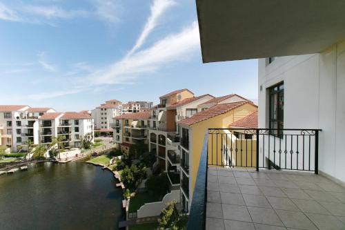 island club hotel and apartments