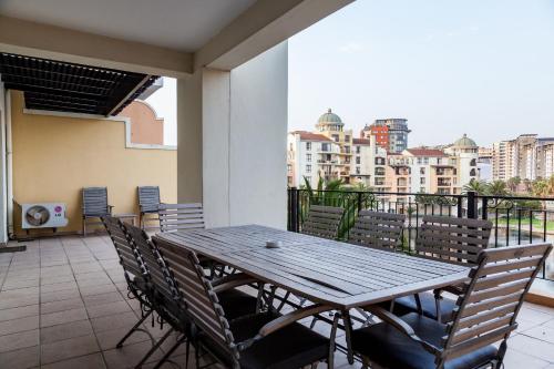 island club hotel and apartments