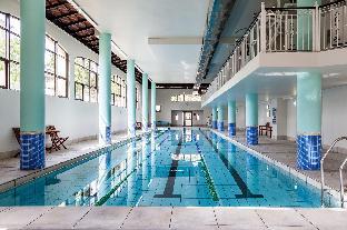 island club hotel and apartments
