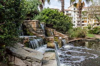 island club hotel and apartments