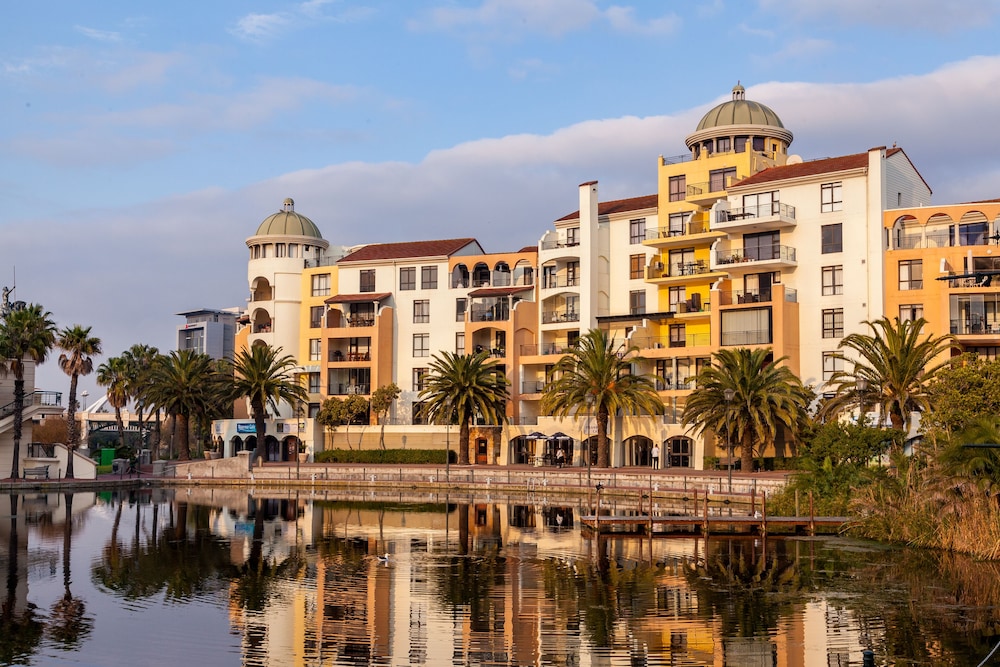 island club hotel and apartments