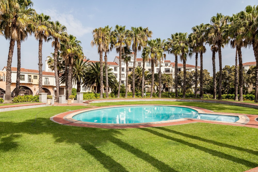 island club hotel and apartments