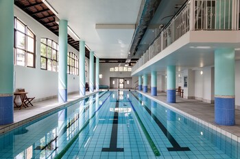 island club hotel and apartments