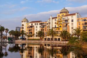island club hotel and apartments