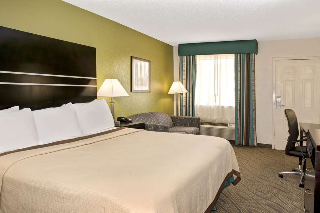 howard johnson by wyndham houston heights downtown