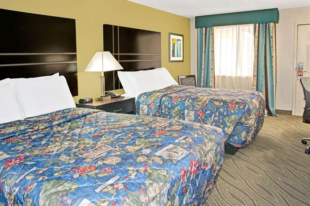 howard johnson by wyndham houston heights downtown