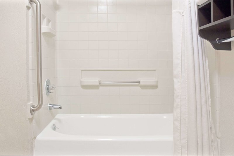 howard johnson by wyndham houston heights downtown